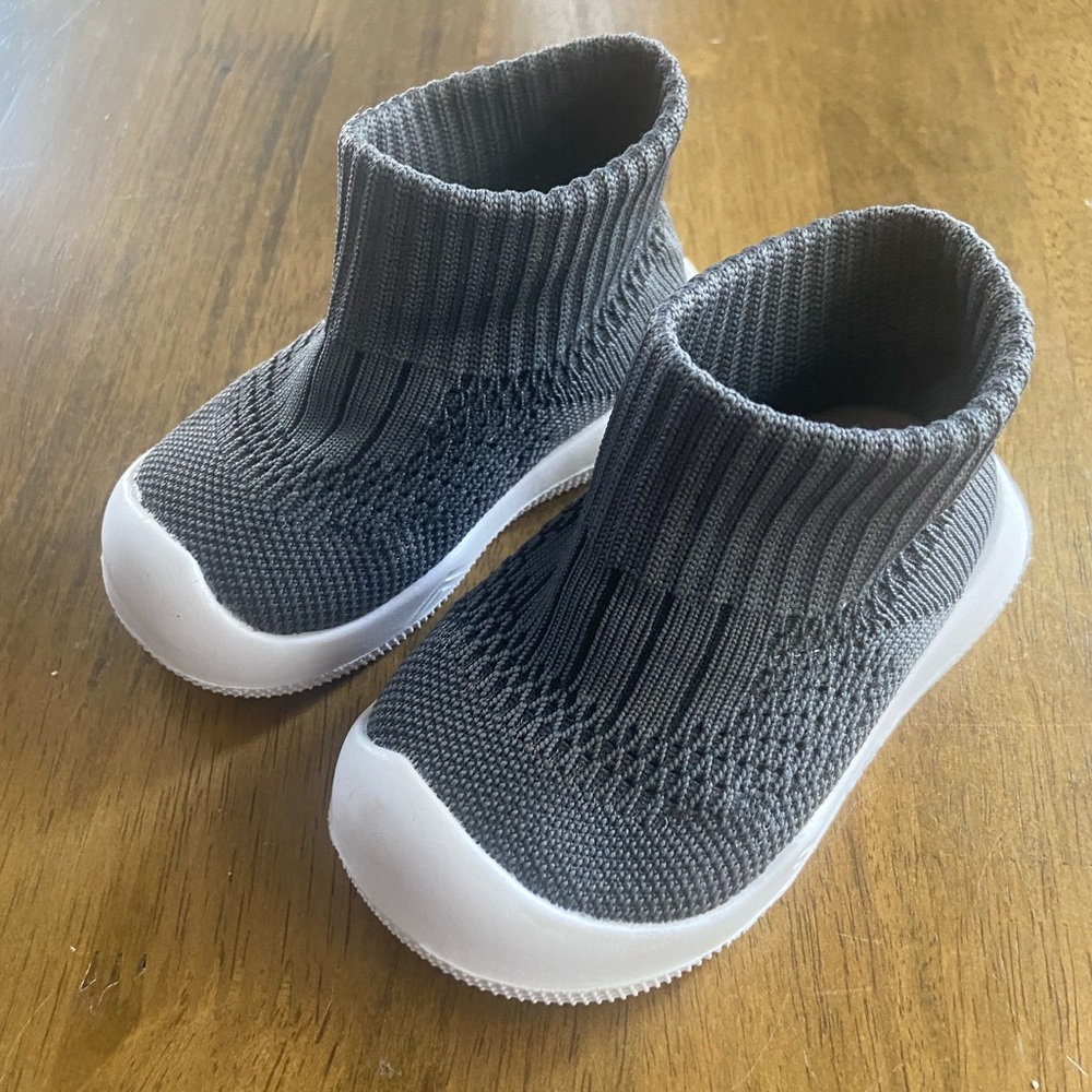 Entoy first walking shoes, size 5